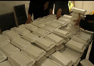 توزیع غذای گرم بین خانواده های نیازمند در مراغه