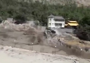 لحظه هولناک جاری شدن سیل در گزنک مازندران + فیلم