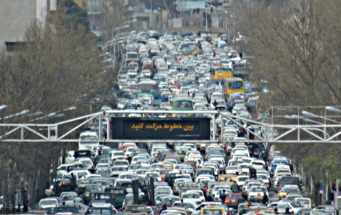 بار ترافیکی سنگین در مسیر های بزرگراهی در اول روز مهر ماه/ والدین در مقابل مدارس پارک نکنند