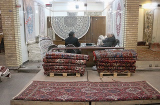 کاهش رفت وآمد توریست ها دربازار فرش اصفهان