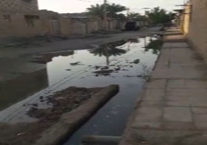 فیلمی از وضعیت نامناسب فاضلاب در معابر کارون