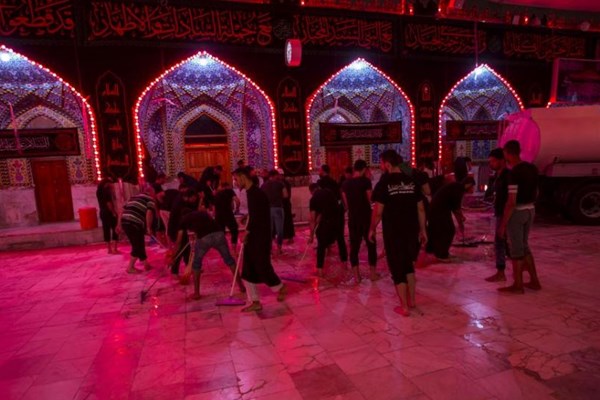 صحن و شبستان حرم حضرت عباس(ع) غبارروبی شد+عکس