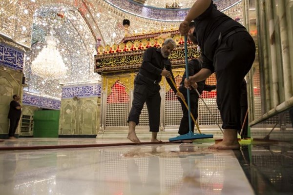 صحن و شبستان حرم حضرت عباس(ع) غبارروبی شد+عکس