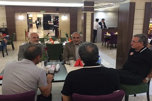سرمربی تیم ملی امید در اردوی پرسپولیس حاضر شد