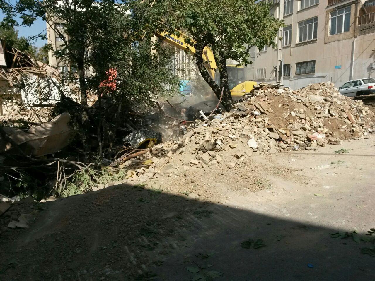 حاتمبخشی رئیس دولت اصلاحات ساکنین «ده ونک» را خانهخراب کرد حاتمبخشی رئیس دولت اصلاحات ساکنین «ده ونک» را خانهخراب کرد
