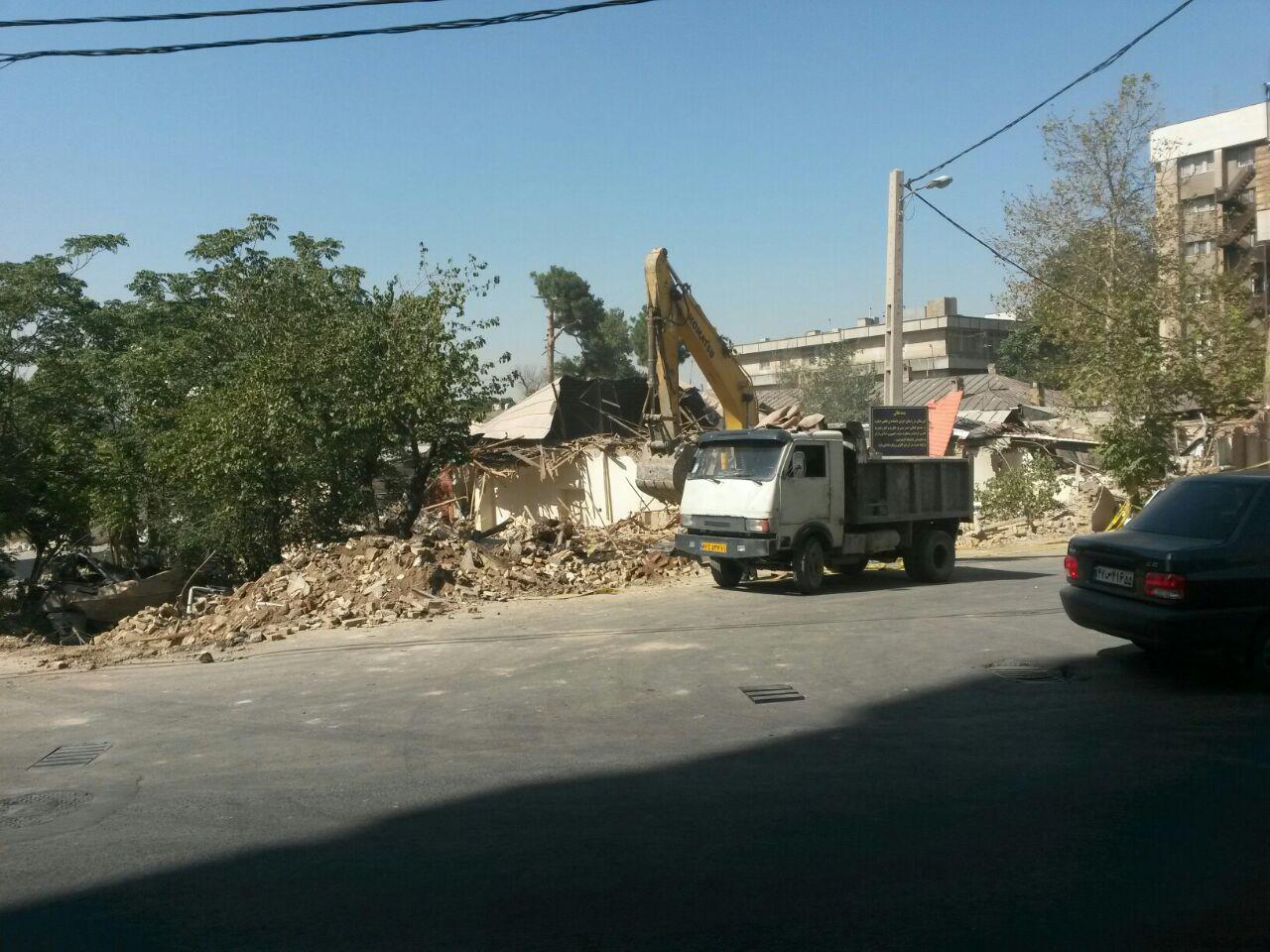 حاتمبخشی رئیس دولت اصلاحات ساکنین «ده ونک» را خانهخراب کرد حاتمبخشی رئیس دولت اصلاحات ساکنین «ده ونک» را خانهخراب کرد