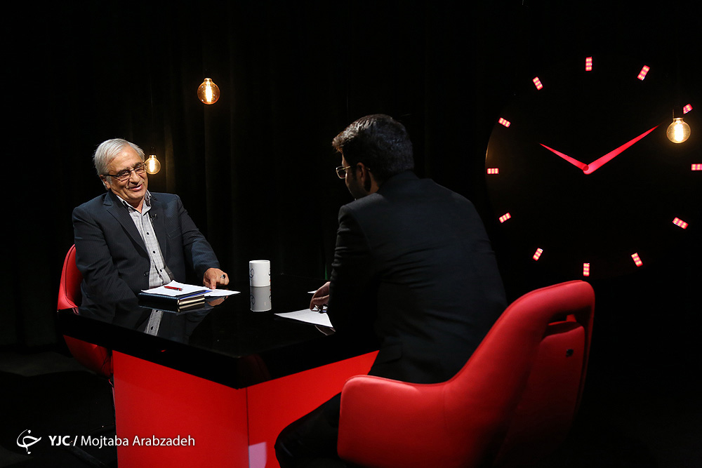 مظاهری: آقای روحانی این همه به شما گفتند چرا گوش نکردید؟/ ۲۱فروردین روز شوم نرخ ارز بود/ اگر منع دولت نباشد بانک مرکزی امروز هم راه&zwnj;حل دارد/ سیف نباید پست مشاور رئیس جمهور را قبول می کرد