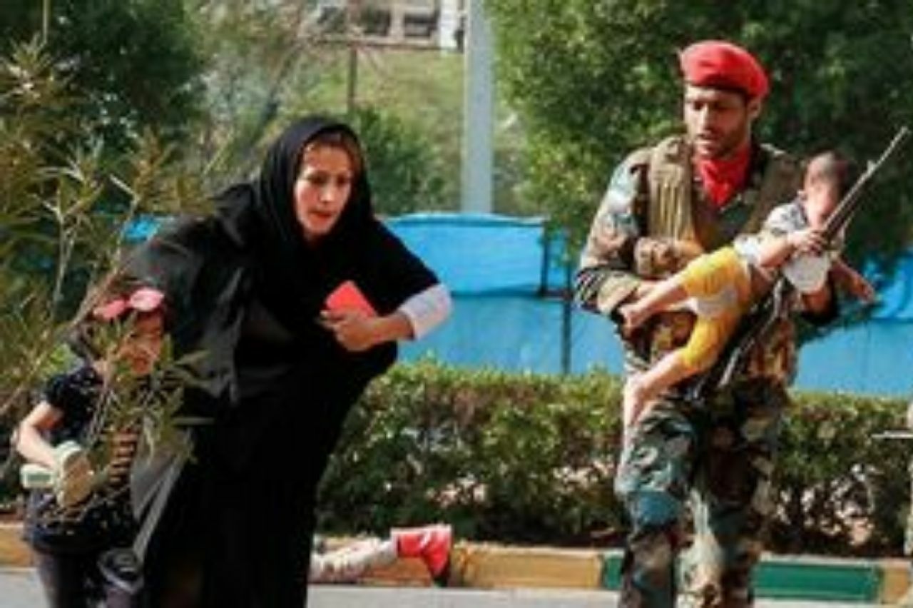 توجیه خبرنگار بی بی سی درباره عدم استفاده از لفظ تروریست+ عکس