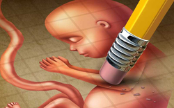 لحظه نجات یافتن یک نوزاد زنده در فاضلاب دانشگاه + فیلم