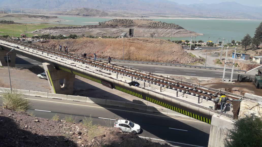 عملیات روسازی بتن پل منجیل