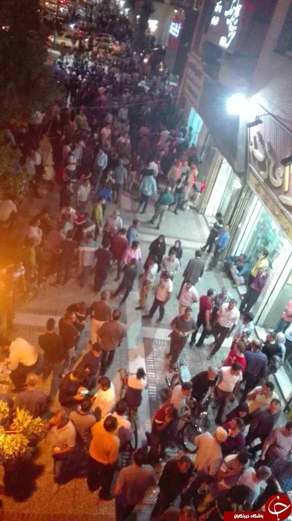 تب و تاب بازار ارز در کلانشهر شیراز/دلالان نرخ ارز را تعیین میکنند تب و تاب بازار ارز در کلانشهر شیراز/دلالان نرخ ارز را تعیین میکنند