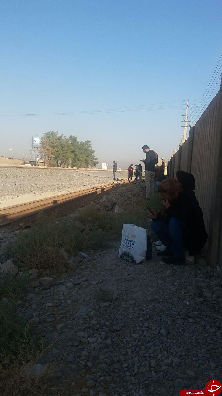حال و روز مسافران در ایستگاه قطار حومهای قرچک + تصاویر حال و روز مسافران در ایستگاه قطار حومهای قرچک + تصاویر