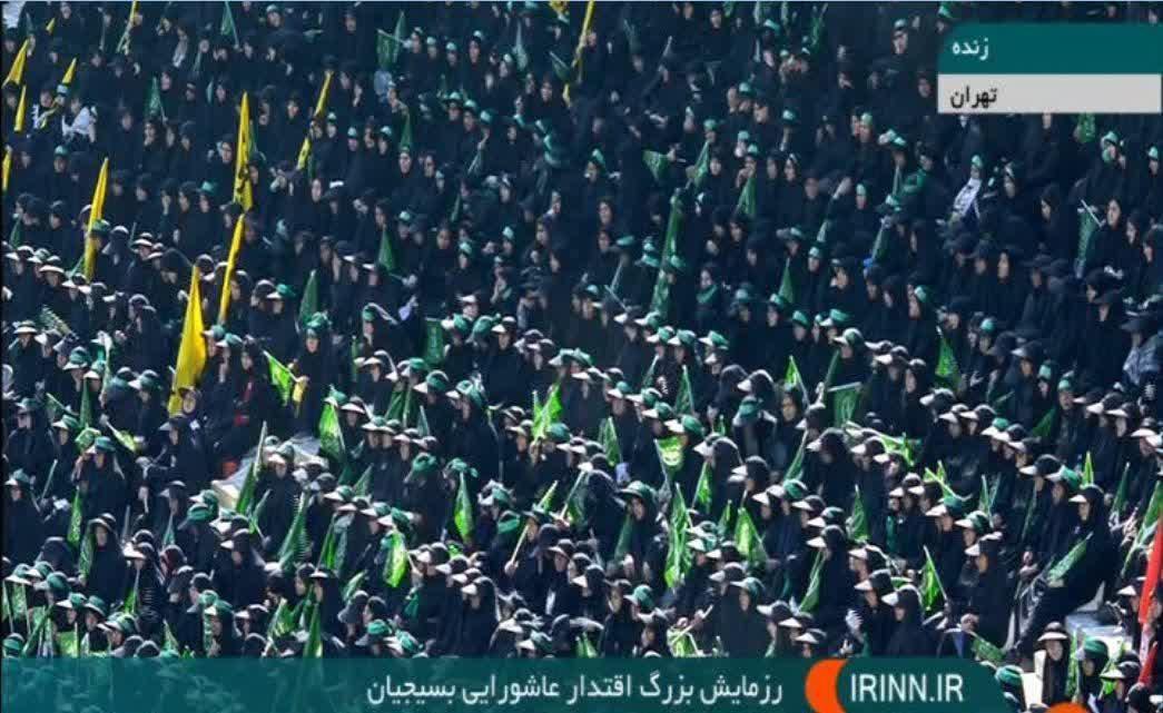 حضور بانوان در ورزشگاه آزادی +تصاویر