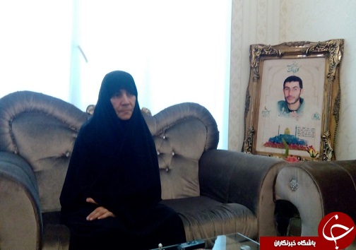 روایتی از دلتنگی های مادرانه برای شهید حرم؛ دلتنگش که می شوم سراغ کتابهایش می روم/شهدا ،سربندهای عاشقی 