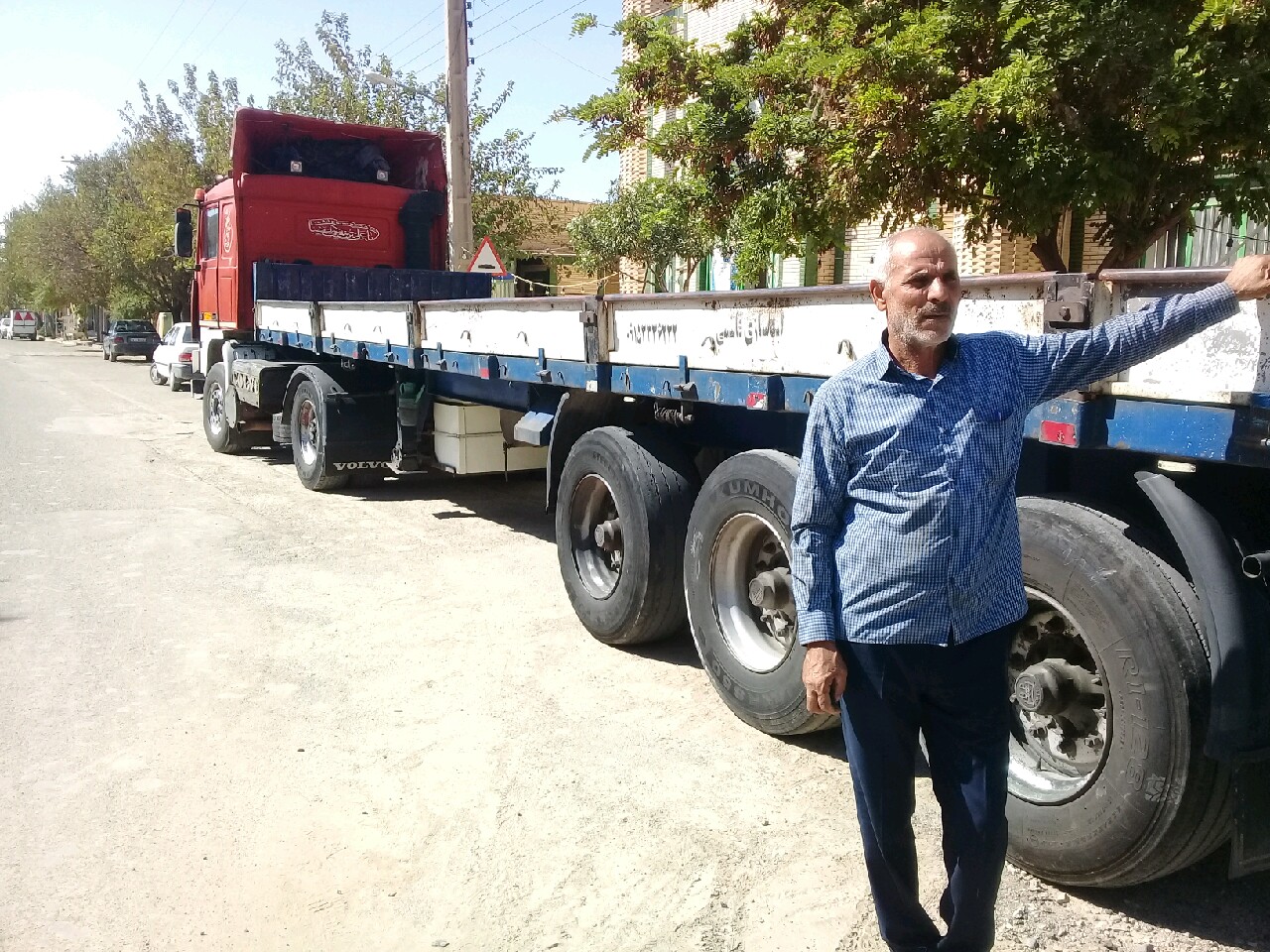 کامیون داران به دنبال سیاسی کردن درخواست هایشان نیستند/ کاهش هزینه لوازم یدکی و هزینه&zwnj;های سنگین کمیسیون باربری از خواسته&zwnj;های کامیون داران