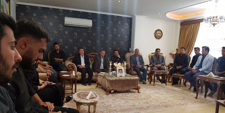 حضور بازیکنان تراکتورسازی در منزل هوادار سرخ&zwnj;پوشان تبریزی