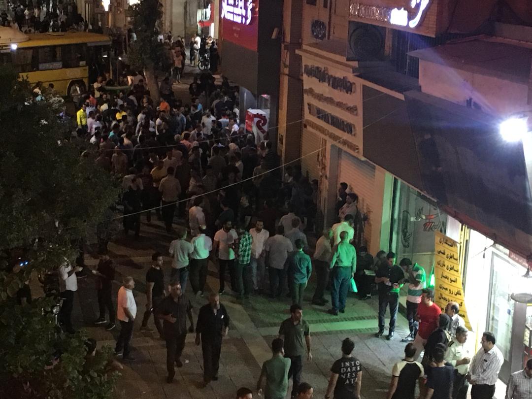 بازار دلار شیراز همچنان شلوغ