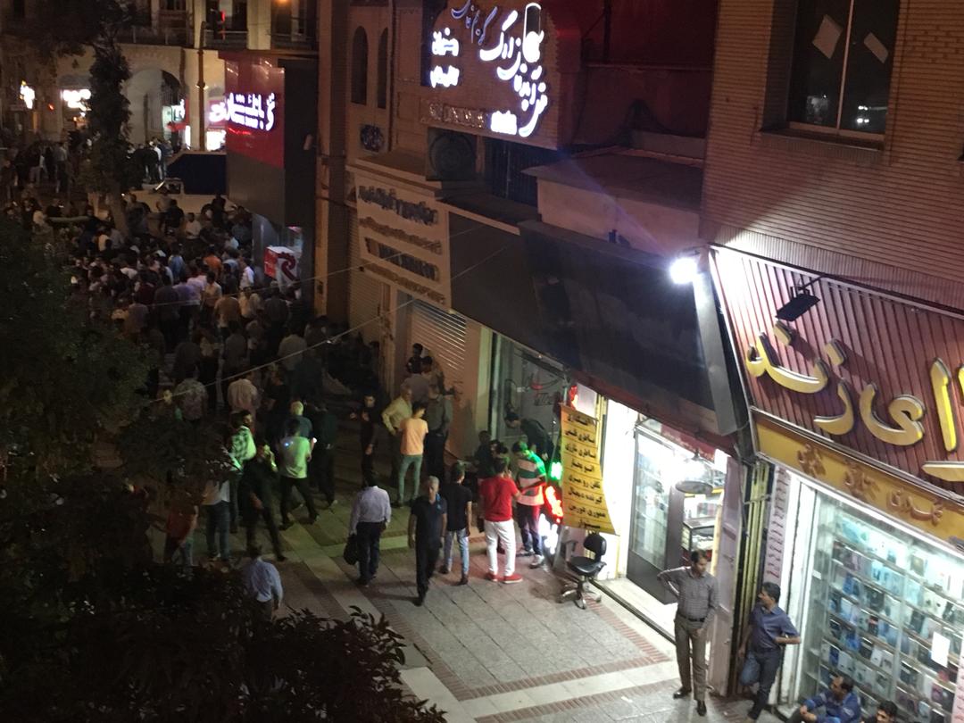 بازار دلار شیراز همچنان شلوغ