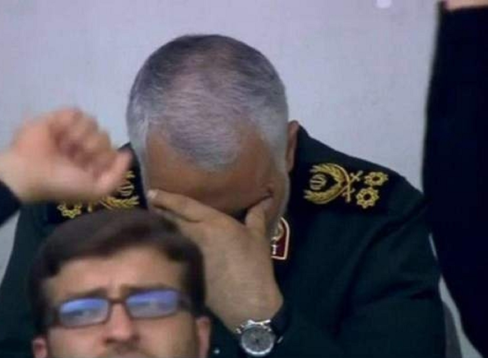 کدام جمله دیروز رهبرانقلاب، اشک حاج قاسم را درآورد؟