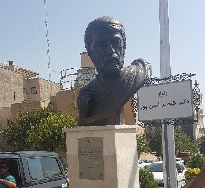 حضور سرزده شهردار تهران در بازار تهران و تکیه نفرآباد/ رونمایی از تندیس قیصر امین پور + تصاویر