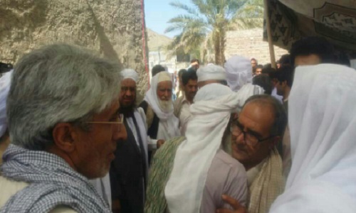 با حضور امام جمعه اهل سنت مسجد مکی زاهدان/صلح و سازش پس از ۴۰ سال نزاع در دهستان سرکور شهرستان سرباز