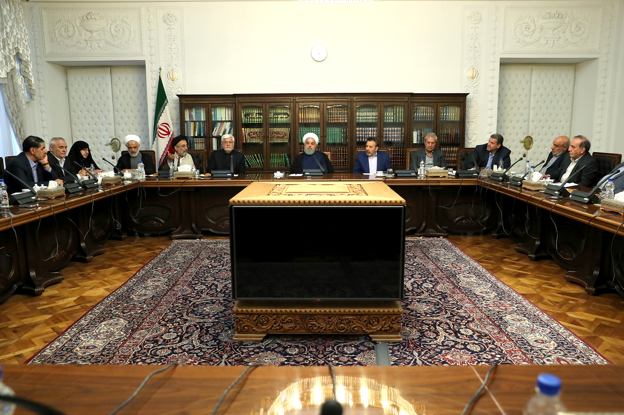 از عدم تمایل جهانگیری برای سخنگویی دولت تا عینک سیاسی حجاریان به نظارت استصوابی