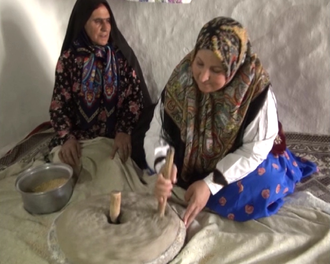آیین خرمن پایی به شکرانه گندم زار های طلایی/زنجان رتبه دوم افزایش تولید گندم