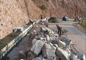 دیوار حائل در روستای بوم گردی«کزج» خلخال احداث می شود