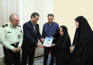 خانواده‌های شهدا برکت جامعه اسلامی هستند