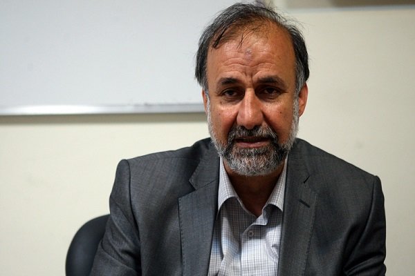 رئیس&zwnj;جمهور نباید میان گروه&zwnj;های سیاسی تبعیض قائل شود/اعلام آمادگی اصولگرایان برای کمک به روحانی در زمینه اقتصادی