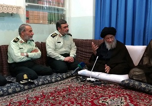 بایدمردم و مسئولان دست به دست هم دهند تا گره از مشکلات باز کنند/نیروی انتظامی با دانه درشت ها برخورد کند
