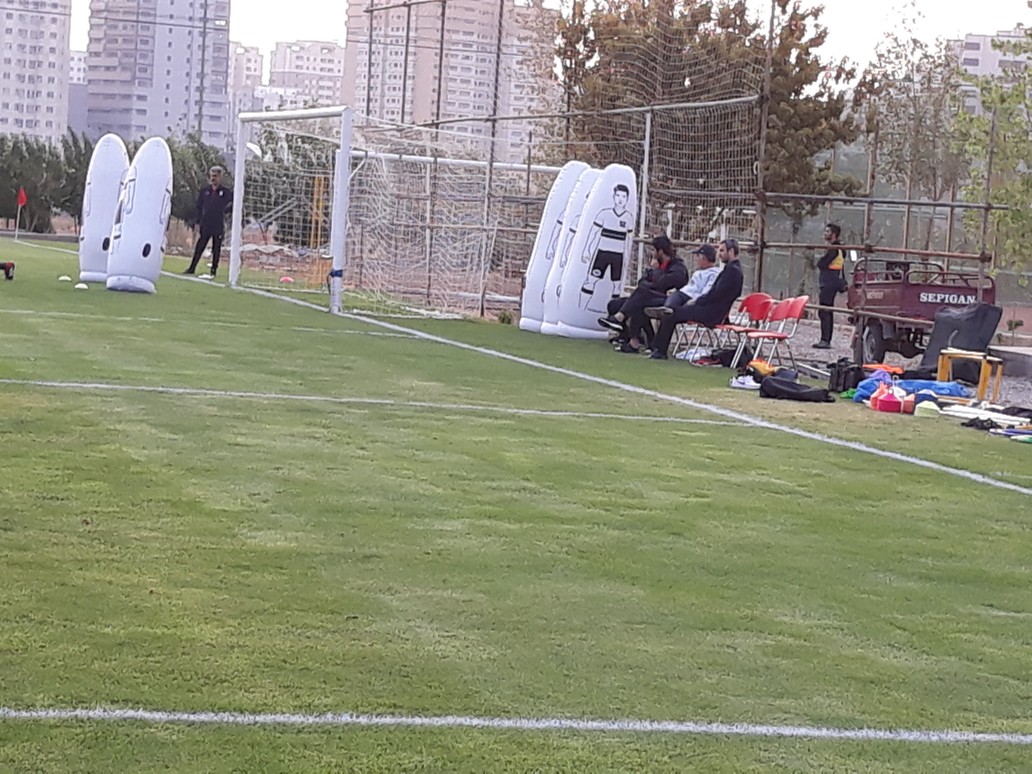ملی پوشان فوتبال ایران پا به توپ شدند