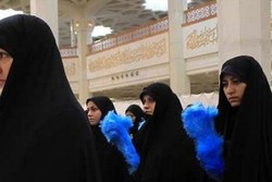 فعالیت بیش از ۴۲۰۰ بانوی خادم افتخاری در حرم امام رضا (ع)