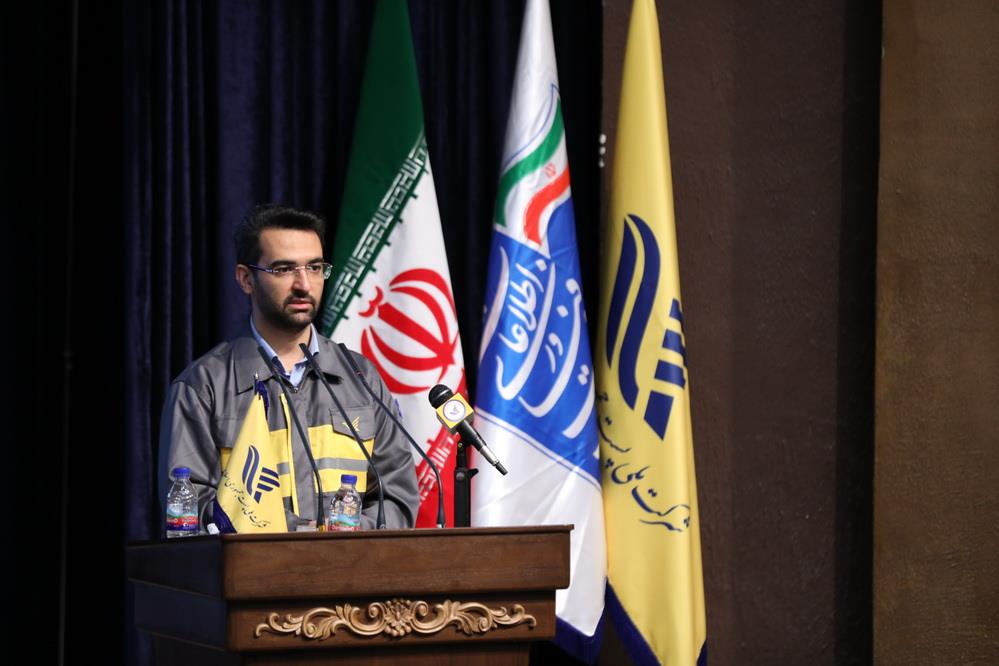نظر و دغدغه رهبر انقلاب درباره فضای پرچالش و پرمشکل مجازی برای ما بزرگترین دارایی است/ اثر سلاح شیمیاییِ خودی از سلاح شیمیایی دشمن بیشتر است