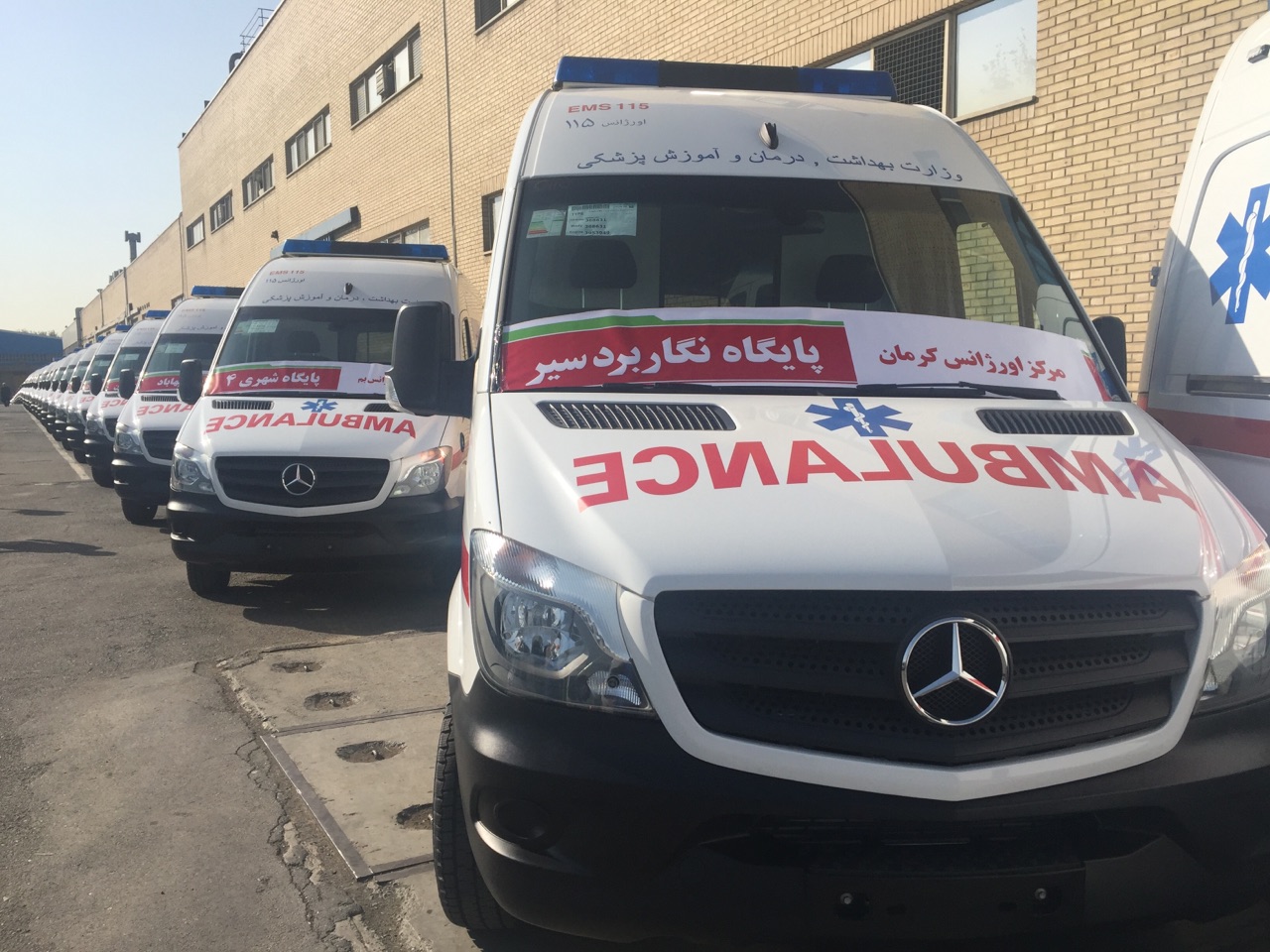 آغاز بهره&zwnj;برداری از ۷۰۰ دستگاه آمبولانس پیشرفته ناوگان کشور/ هزار دستگاه آمبولانس دیگر نیاز داریم