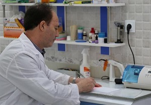 پزشکی که از ۱۰۷ یتیم اردبیلی حمایت می‌کند