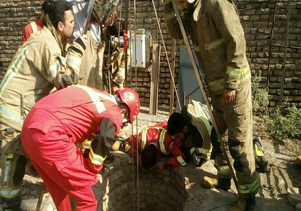 نجات کارگر از عمق چاه 80 متری در جاده خاوران + تصاویر