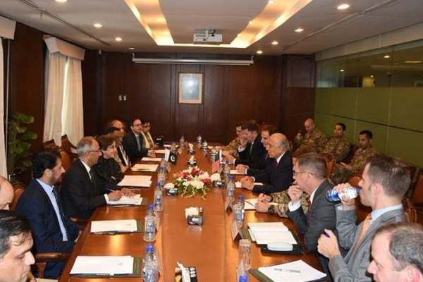دیدار &laquo;زلمی خلیلزاد&raquo; با وزیر امور خارجه پاکستان