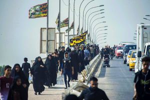 عشق حسین&zwnj;(ع) دخترک معلول را پیاده به کربلا کشاند+فیلم