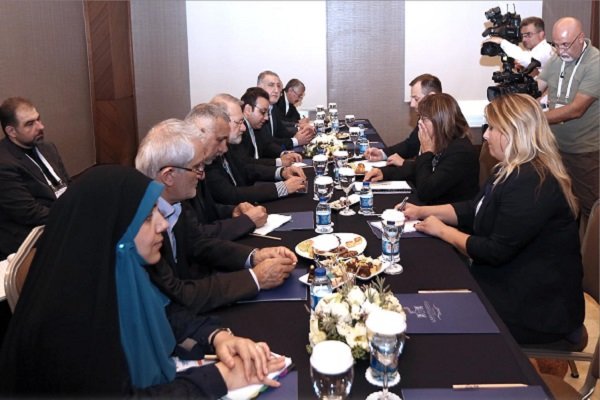 نشست مشترک رئیس مجلس صربستان با علی لاریجانی