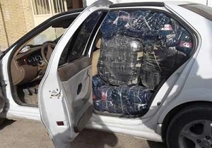عامل قاچاق ۲۴۰ ثوب پوشاک در قزوین به دام افتاد