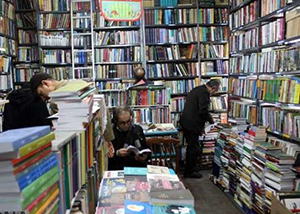 کتاب فروشی ها باید تبدیل به پاتوق کتاب شوند