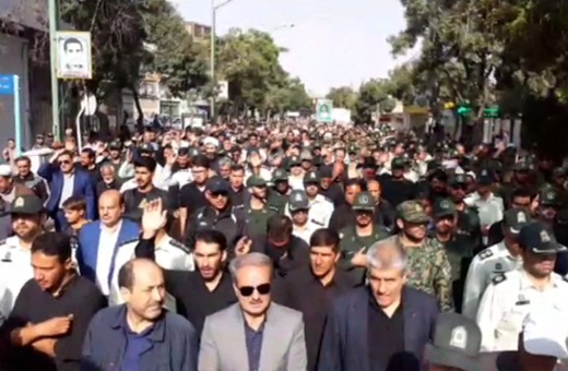 حضور کسترده مردم اراک در تشییع شهید امنیت مرتضی کارچانی