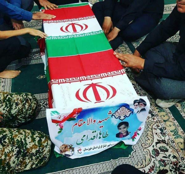 تابوت محمدطاها اقدامی کوچکترین شهیدحادثه تروریستی اهواز+عکس