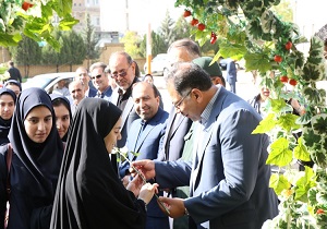 بیش از سه هزار بوته گل در بین مدارس سطح شهر ارومیه توزیع شد