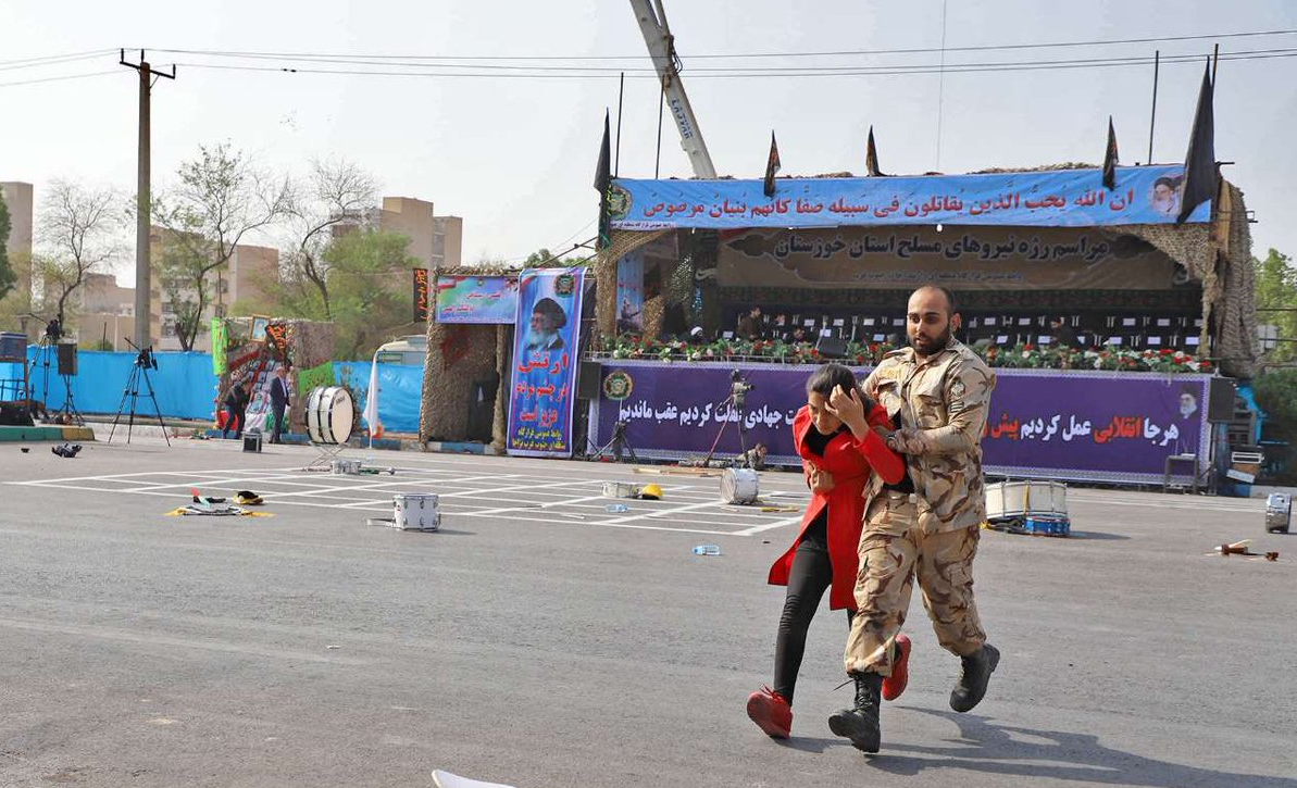 فرمانده نزاجا از افسران و سرباز شجاع در حادثه تروریستی اهواز تقدیر کرد