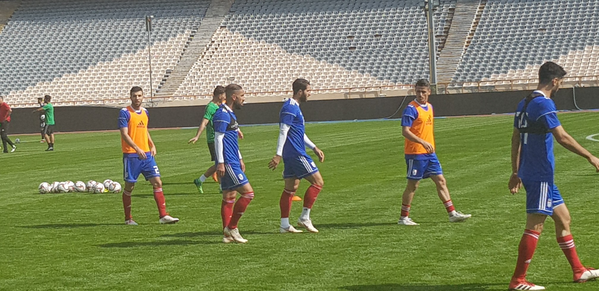 بازیکنان تیم ملی فوتبال ایران پا به توپ شدند