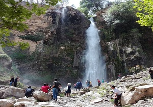 ریزش سنگ از آبشار شیوند حادثه آفرید