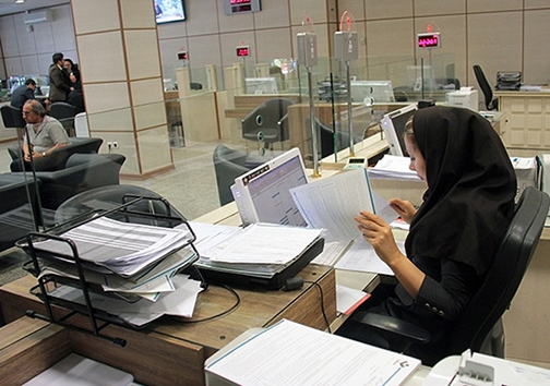 بخشی از چرخ اقتصاد جامعه  بر شانه های زنان