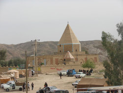 نداشتن زائر سرا و پارکینگ خودرو در بقعه امام زاده سید ابراهیم زرین آباد